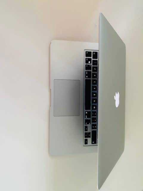 13-inch MacBook Air 1.6GHz (2015) Dual Core 5th-Gen Intel Core i5 256GB - Silver - MacOS Monterey