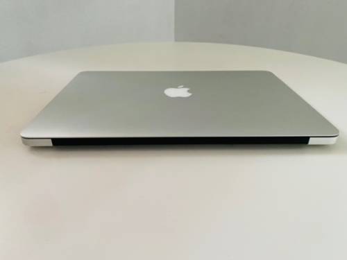 13-inch MacBook Air 1.6GHz (2015) Dual Core 5th-Gen Intel Core i5 256GB - Silver - MacOS Monterey