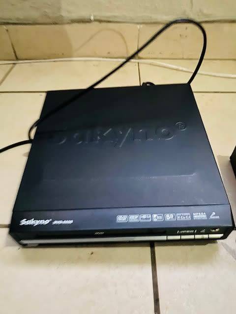 Android TV Box, 2x Remotes, DVD Player