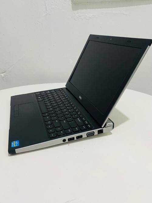 Dell Latitude 3330 - intel core i5 - 500GB HDD - 4GB RAM - HD Display **PLEASE READ**