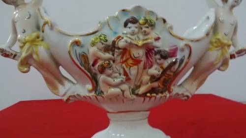 A BEAUTIFUL VINTAGE ITALIAN CAPODIMONTE VASE -35x19x10cm  -   Read Desc & See Pictures