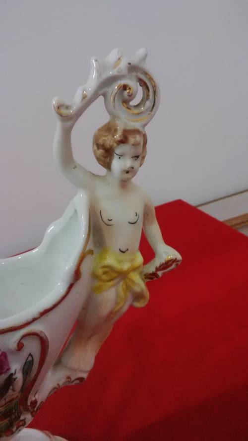 A BEAUTIFUL VINTAGE ITALIAN CAPODIMONTE VASE -35x19x10cm  -   Read Desc & See Pictures