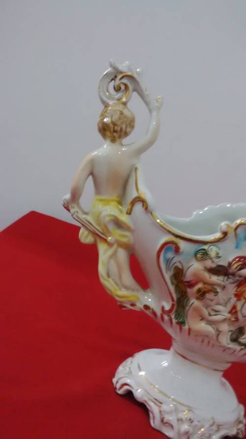 A BEAUTIFUL VINTAGE ITALIAN CAPODIMONTE VASE -35x19x10cm  -   Read Desc & See Pictures