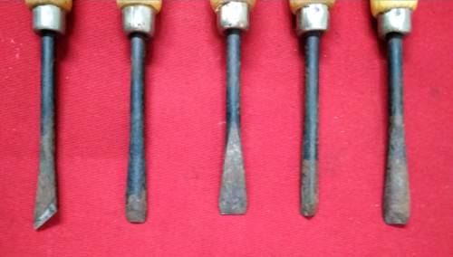SET OF 5 VINTAGE CARVING CHISELS - SOLID - PICTURES ARE PART OF THE DESCRIPTION