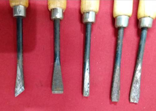 SET OF 5 VINTAGE CARVING CHISELS - SOLID - PICTURES ARE PART OF THE DESCRIPTION