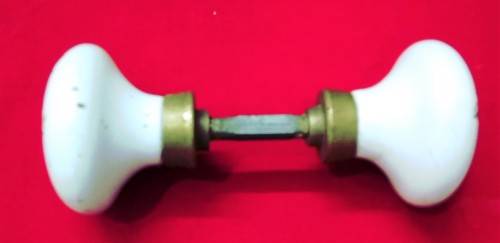 A BEAUTIFUL VINTAGE PORCELIAN & BRASS DOOR KNOB -  PICTURES ARE PART OF THE DESCRIPTION