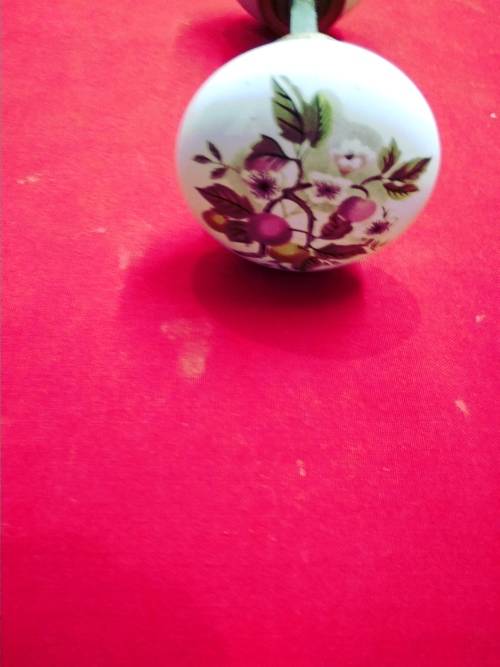 A BEAUTIFUL VINTAGE PORCELIAN & BRASS DOOR KNOB -  PICTURES ARE PART OF THE DESCRIPTION