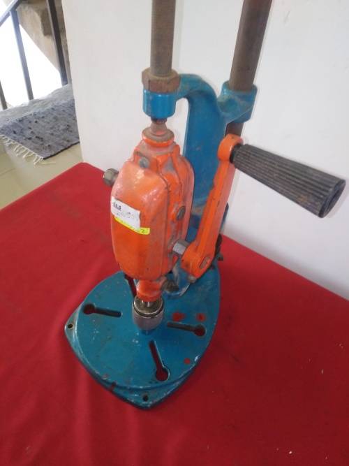 VINTAGE BLACK & DECKER DRILLPRESS (MISSING LEVER) INCLUDE HAND CRANK DRILL - PLEASE C DESC