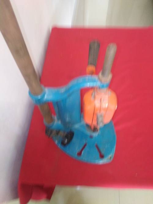 VINTAGE BLACK & DECKER DRILLPRESS (MISSING LEVER) INCLUDE HAND CRANK DRILL - PLEASE C DESC