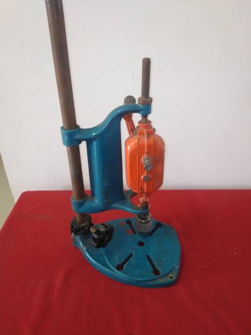 VINTAGE BLACK & DECKER DRILLPRESS (MISSING LEVER) INCLUDE HAND CRANK DRILL - PLEASE C DESC