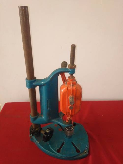 VINTAGE BLACK & DECKER DRILLPRESS (MISSING LEVER) INCLUDE HAND CRANK DRILL - PLEASE C DESC