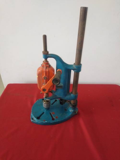 VINTAGE BLACK & DECKER DRILLPRESS (MISSING LEVER) INCLUDE HAND CRANK DRILL - PLEASE C DESC