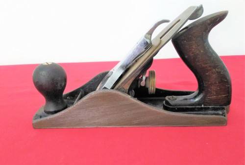 VINTAGE STANLEY No 4 ½ PLANE- AS PER PICTURES & DESCRIPTION - PLEASE C DESC