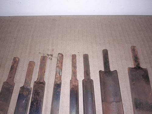 5 CARVING CHISELS & 8 CHISEL BLADES - R125 START