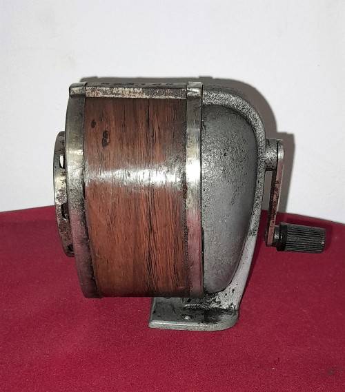 VINTAGE BOSTON PENCIL SHARPNER - WORKING MECHANISM - FOR RESTORATION -See Pictures