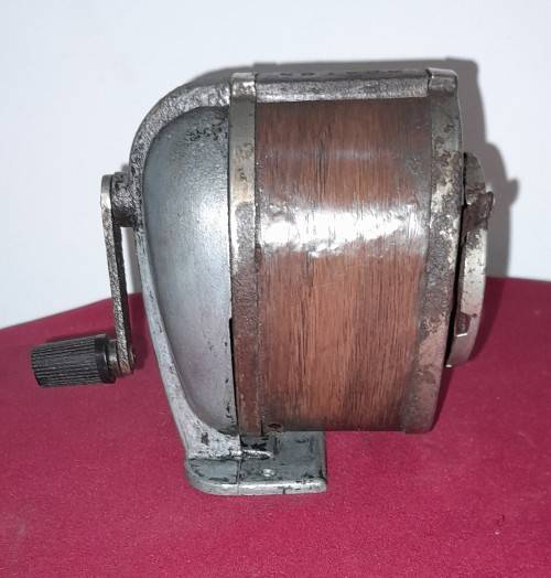 VINTAGE BOSTON PENCIL SHARPNER - WORKING MECHANISM - FOR RESTORATION -See Pictures