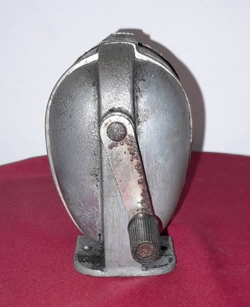 VINTAGE BOSTON PENCIL SHARPNER - WORKING MECHANISM - FOR RESTORATION -See Pictures