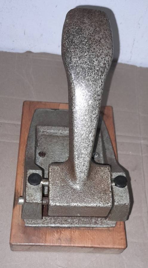 VINTAGE PAPER PUNCH - MISSING GUIDE