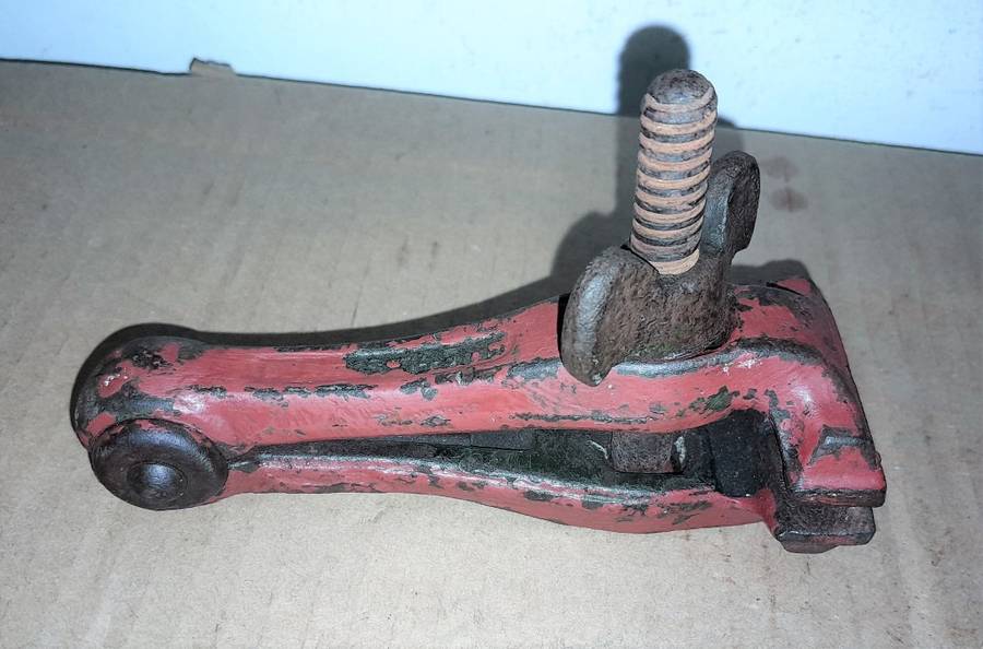 VINTAGE HAND VICE  - PLEASE SEE PICTURES FOR OVERALL CONDITION