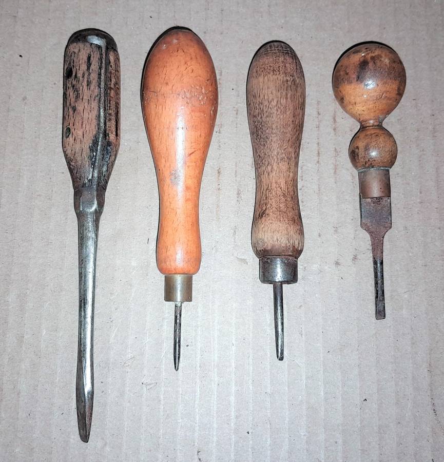 4 VINTAGE WOODEN HANDLE SCREWDRIVERS- PLEASE SEE PICTURES