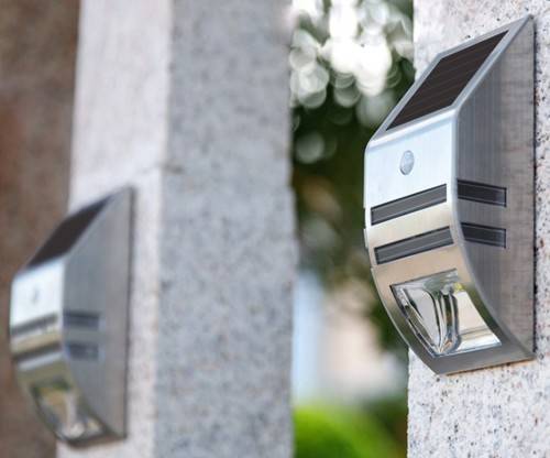 *ONLY 8 ON AUCTION* STAINLESS STEEL SOLAR OUTDOOR WALL LIGHT