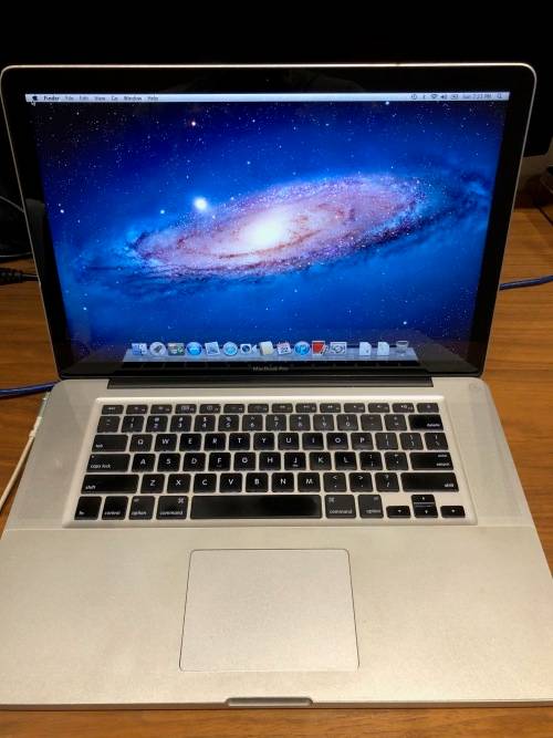 Macbook Pro Mid 2010, i7, 8gb Ram, Intel HD Graphics see photos please
