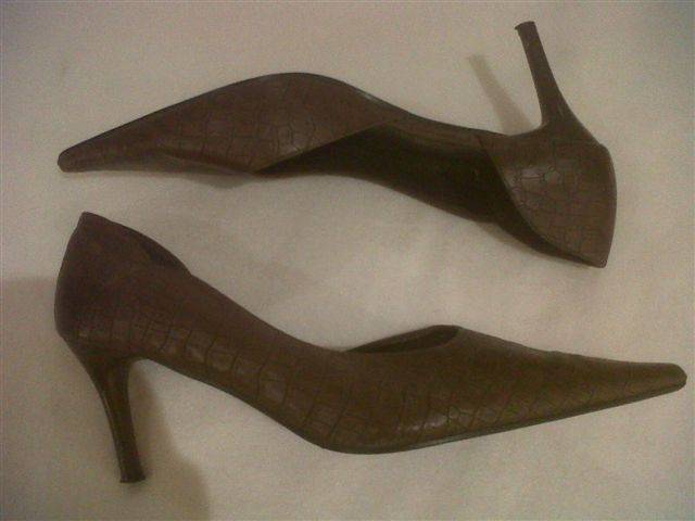 Lovely Brown Ladies Court Shoes - Size 8