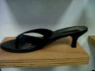STYLISH TATAZI 07-05500 THONG SLIP ON LOW HEEL IN BLACK IN SIZE 4 0NLY