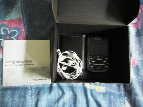 Blackberry Tour 9630 **With Extras!!**