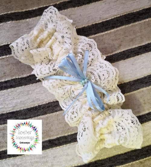 Cream lace garter