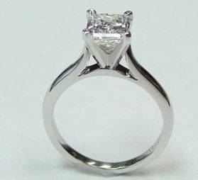 HUGE 1.52ctw SOLITAIRE DIAMOND RING IN 14KT GOLD - With Valuation Certificate!!
