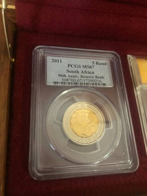 Graded R5 set for in fancy wooden box..3 different Mandela R5 s