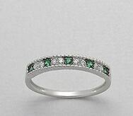 STUNNING EMERALD WEDDING BAND RING SIZE 7
