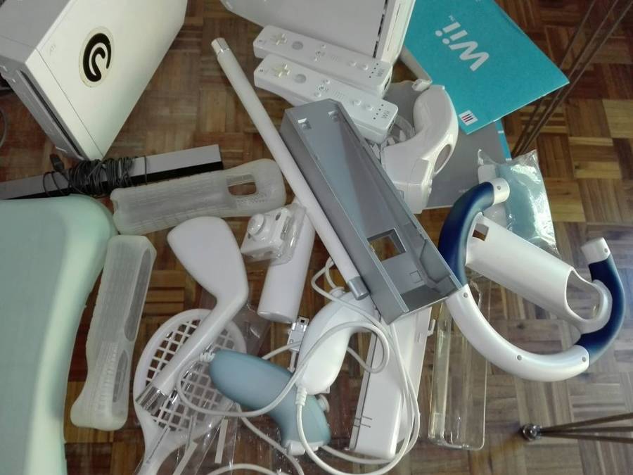 Huge WII Bundle 2x Consoles, Balance Board, 13 Games ect