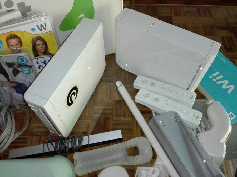 Huge WII Bundle 2x Consoles, Balance Board, 13 Games ect