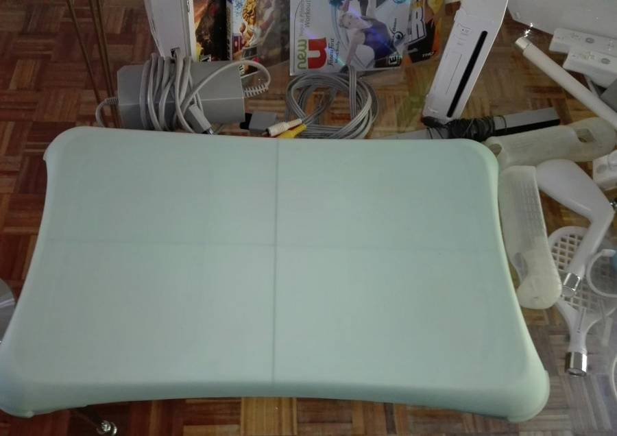 Huge WII Bundle 2x Consoles, Balance Board, 13 Games ect