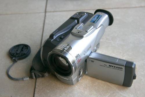 Canon MVX250i DV Camcorder