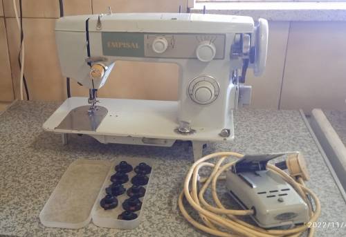 All metal Vintage Empisal Deluxe Sewing Machine