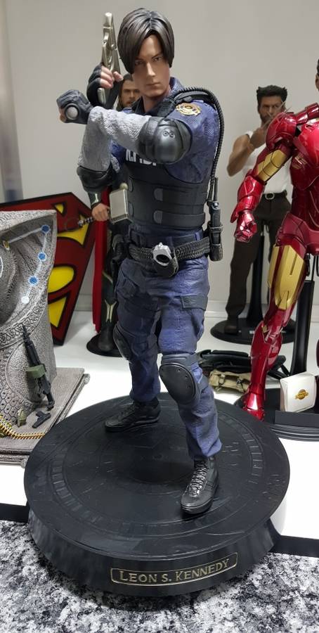 Resident Evil - Leon Kennedy statue 35cm