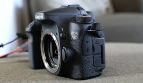 CANON 70D SLR DIGITAL CAMERA BODY