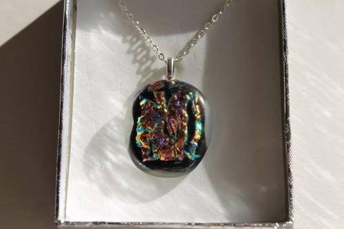 STUNNING PENDANT