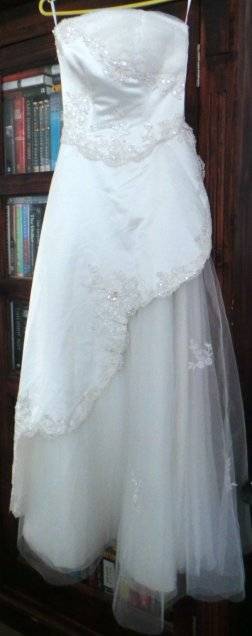 White Wedding Dress - Beautiful Sequence Work - Size 36-38 - See photograph*