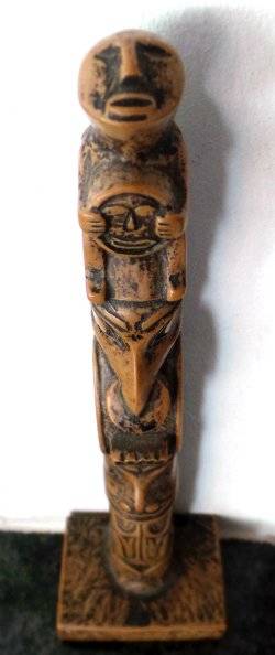 Small Totem Pole Ornament - Very Realistic - Height: 190mm