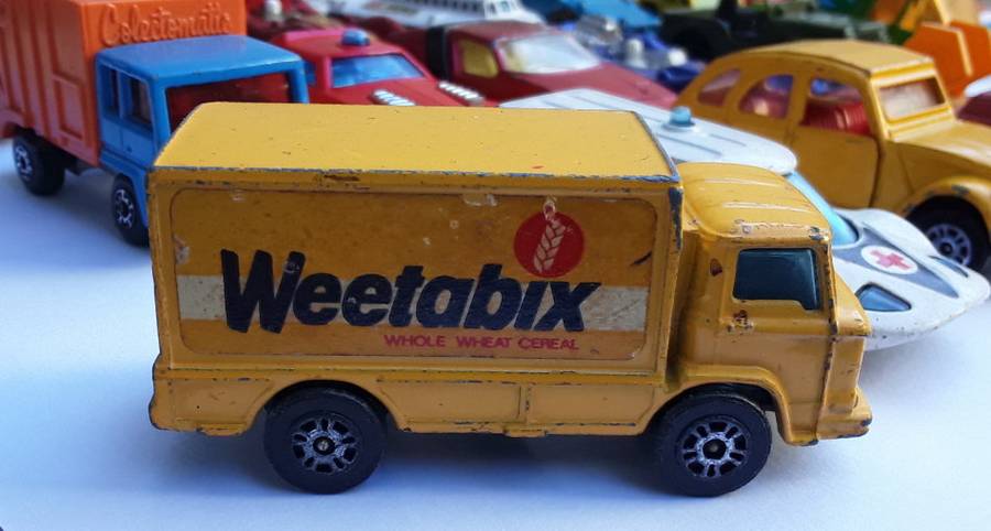 MATCHBOX & Corgi Juniors Lot of 18 ALL made in England Vintage Model Cars