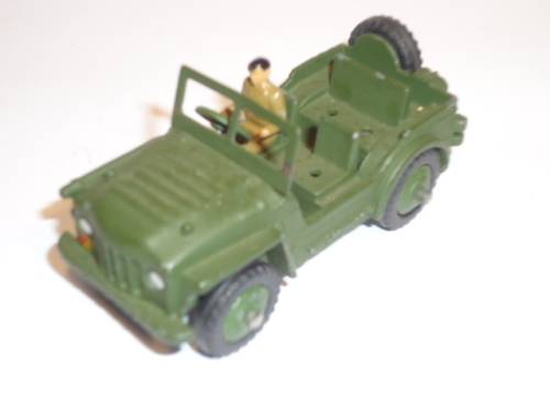 Dinky Toys - # 674 - Austin Champ