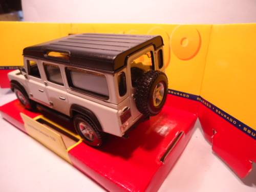 Bburago - Land Rover Defender 110