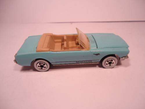 Hotwheels - # 1542 - 1988 - 65 Ford Mustang Convertible - Tan Seats - White Walls - made in Malaysia