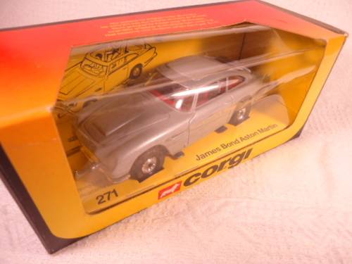 CORGI -- James Bond Aston Martin  #  271