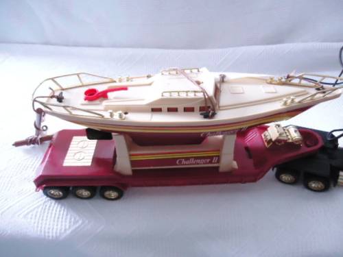 New Bright - Kenworth Challenger II - Transport Rig with boat - Battery Operated - # 2178