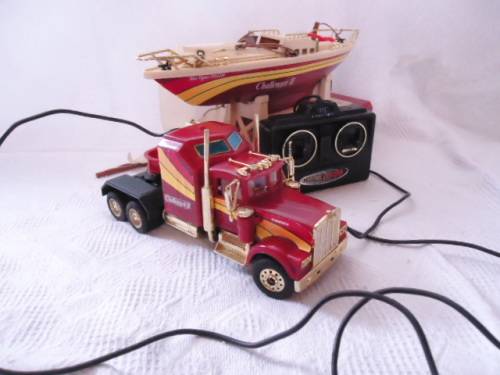 New Bright - Kenworth Challenger II - Transport Rig with boat - Battery Operated - # 2178